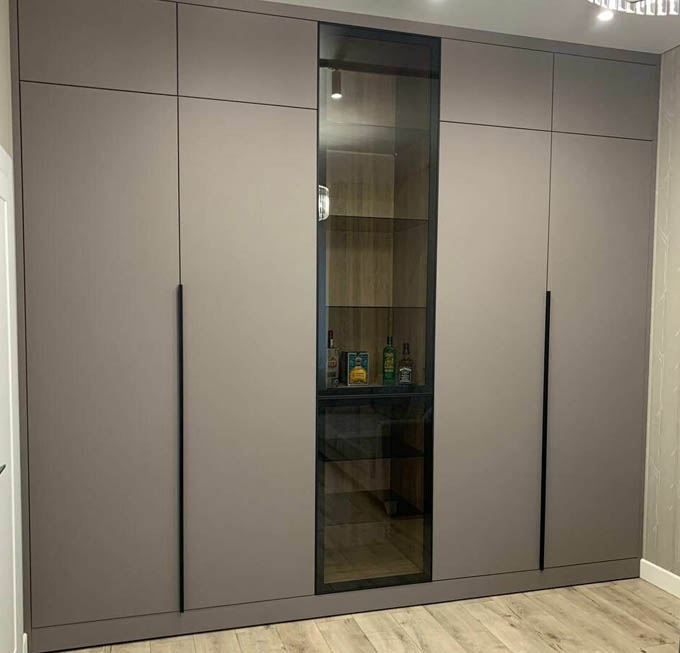 Шкафы распашные