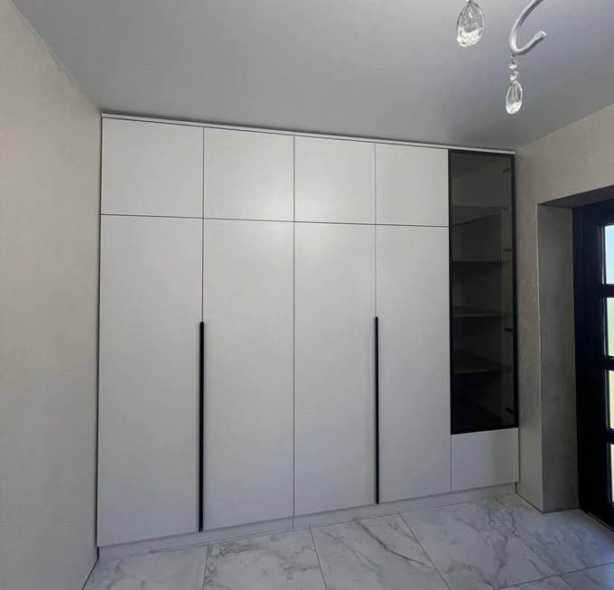 Шкафы распашные